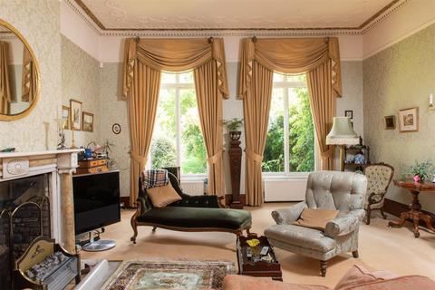 Little Watchbury, 12 High Street, Barford, Warwick, CV35 8BU