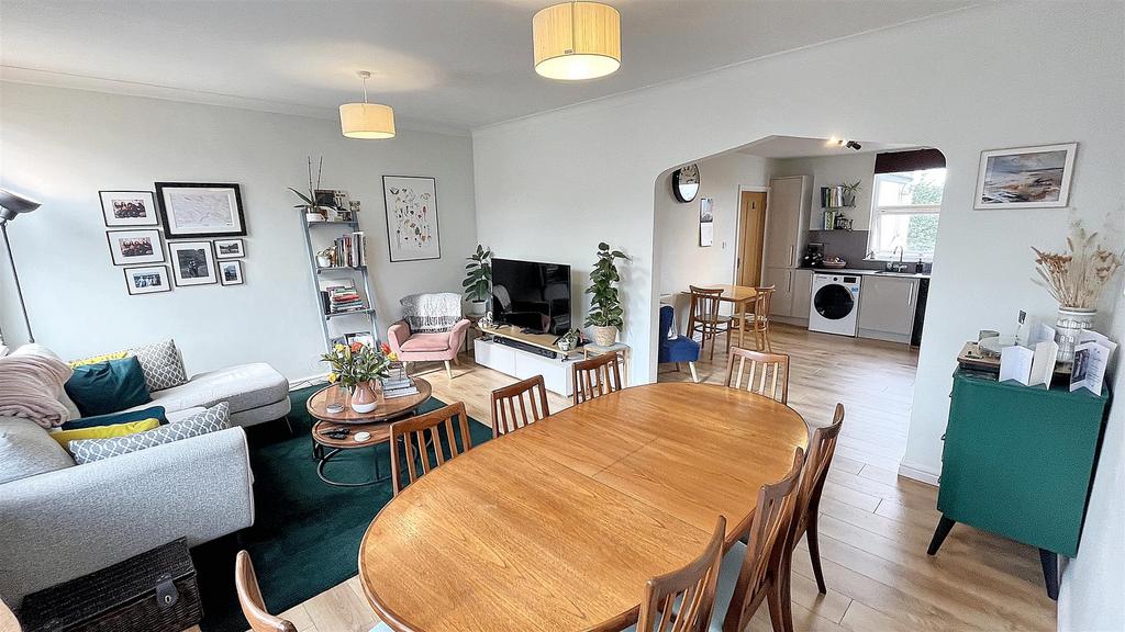 Living/Dining Area