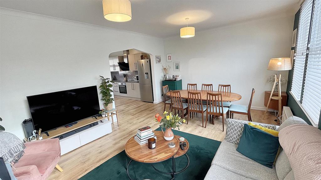 Living/Dining Area