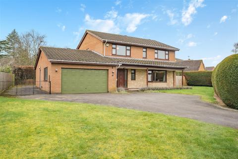 4 bedroom detached house for sale, St. Albans Close, Oakham, Rutland