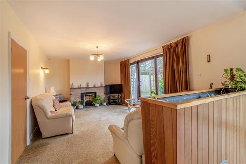 4 bedroom detached house for sale, St. Albans Close, Oakham, Rutland