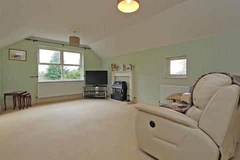 2 bedroom apartment for sale - Furze Hill, Kingswood