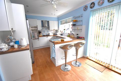 3 bedroom terraced house for sale, Russell Grove, Rochford