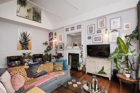 6b Warwick Road, London, W5 3XJ