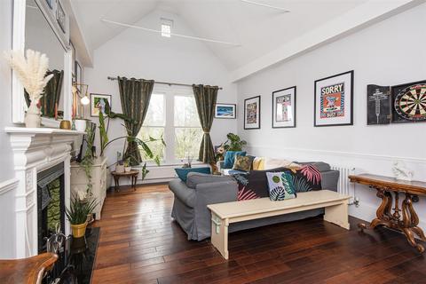 6b Warwick Road, London, W5 3XJ