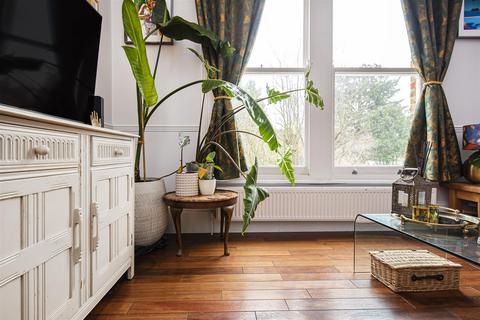 6b Warwick Road, London, W5 3XJ