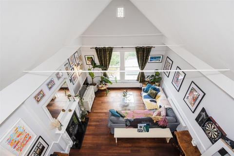 6b Warwick Road, London, W5 3XJ