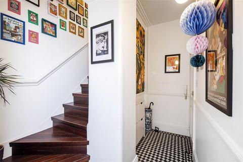 6b Warwick Road, London, W5 3XJ