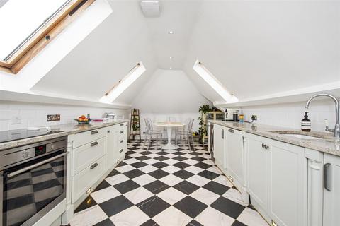 6b Warwick Road, London, W5 3XJ