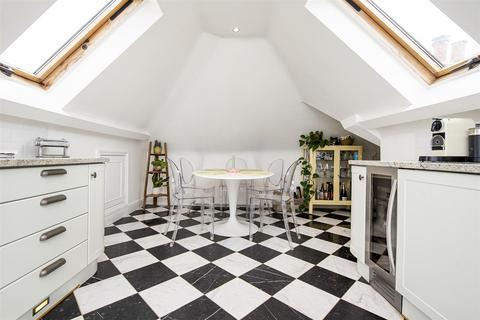 6b Warwick Road, London, W5 3XJ