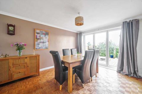 4 bedroom detached house for sale, Lordsfield Gardens, Overton