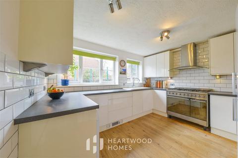 18 Orient Close, St Albans, AL1 1AJ