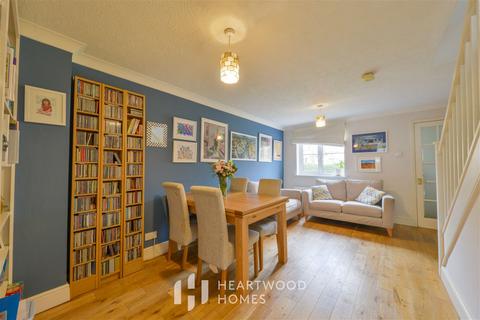 18 Orient Close, St Albans, AL1 1AJ