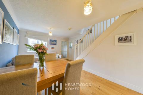 18 Orient Close, St Albans, AL1 1AJ