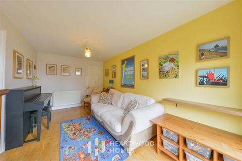 18 Orient Close, St Albans, AL1 1AJ