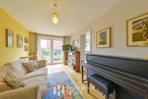 18 Orient Close, St Albans, AL1 1AJ