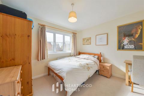 18 Orient Close, St Albans, AL1 1AJ