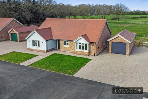 3 bedroom bungalow for sale, Ardleigh CO7