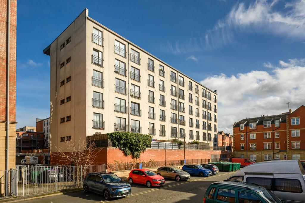 Salamander Court, Edinburgh EH6 2 bed flat for sale £210,000