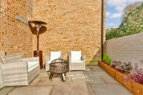 17 Bracken Lea, Chatham, ME5 0BZ
