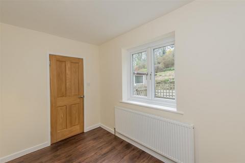 29 Armley Grange Mount, Leeds, LS12 3QB