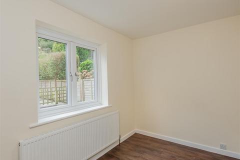 29 Armley Grange Mount, Leeds, LS12 3QB