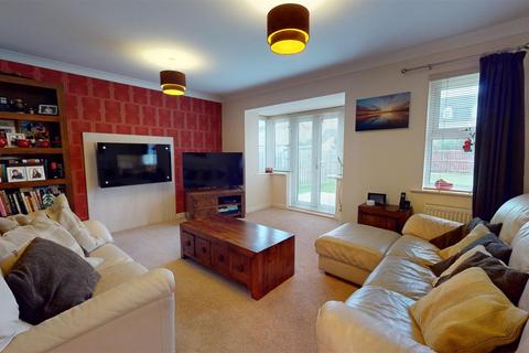 4 bedroom detached house for sale, Hornbeam Grove, Northowram, Halifax