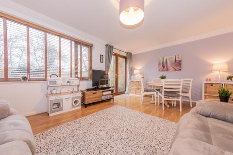 3 bedroom terraced house for sale, Wolley Court,New Farnley, Leeds