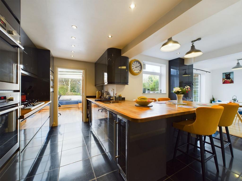 Open plan kitchen/dining room