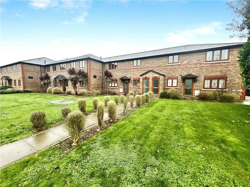 Stanwell New Road, StainesuponThames, Surrey, TW18 2 bed apartment