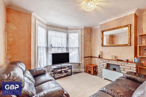 3 bedroom semi-detached house for sale, Drummond Road, Romford, RM7
