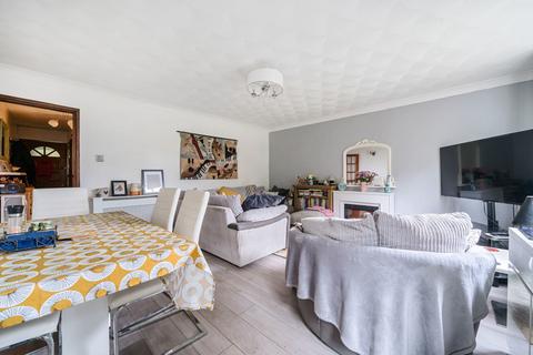 15 Regent Square, Belvedere, DA17 6EP