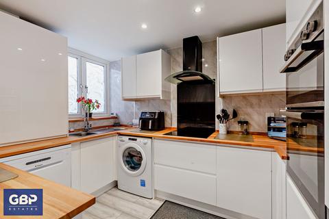 32 Harebell Way, Romford, RM3 8AS