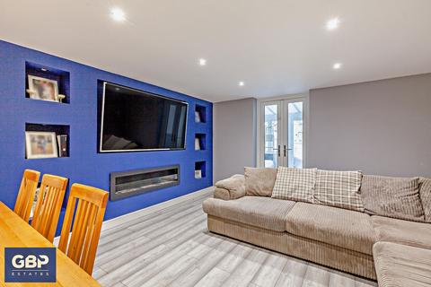 32 Harebell Way, Romford, RM3 8AS