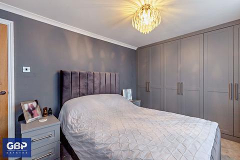 32 Harebell Way, Romford, RM3 8AS
