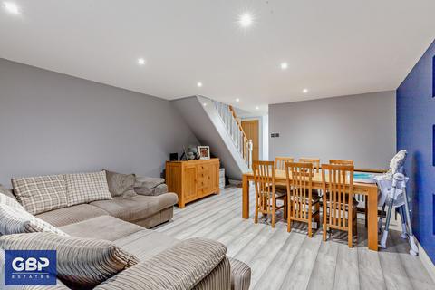 32 Harebell Way, Romford, RM3 8AS