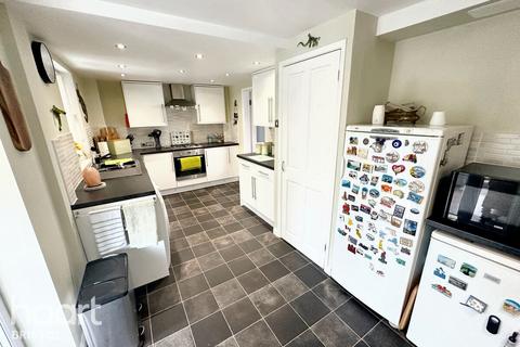 40 Briscoes Avenue, Bristol, BS13 0LF