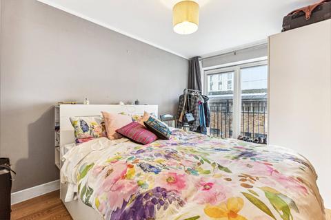 2 bedroom apartment to rent, Chatfield Road, London, SW11