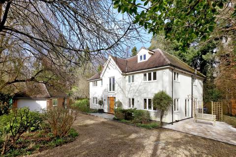 128 Gregories Road, Beaconsfield, HP9 1HT