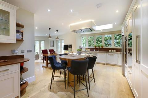 128 Gregories Road, Beaconsfield, HP9 1HT