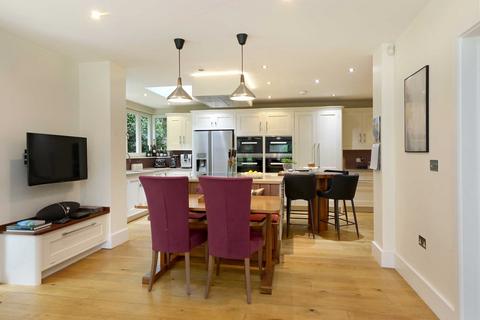 128 Gregories Road, Beaconsfield, HP9 1HT