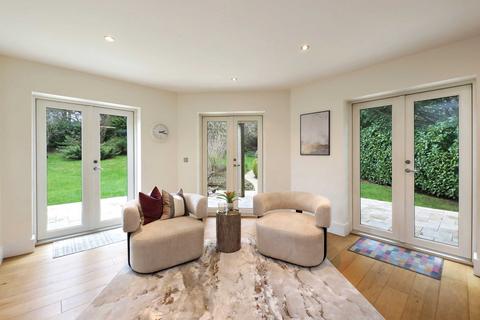 128 Gregories Road, Beaconsfield, HP9 1HT