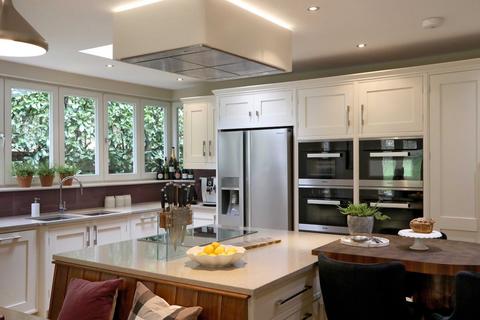 128 Gregories Road, Beaconsfield, HP9 1HT