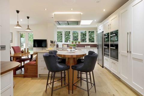 128 Gregories Road, Beaconsfield, HP9 1HT