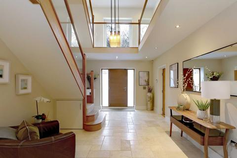 128 Gregories Road, Beaconsfield, HP9 1HT