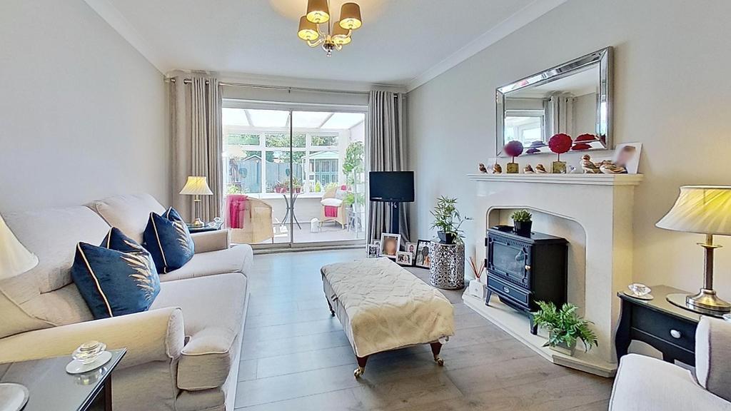 Lawrence Gardens, Herne Bay, CT6 6NL 2 bed semidetached bungalow for sale £325,000