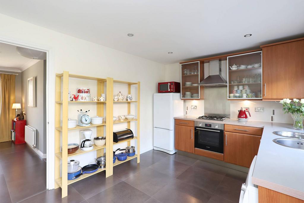 7 Woodruff Gait, Dunfermline, KY12 0NL 4 bed townhouse £245,000