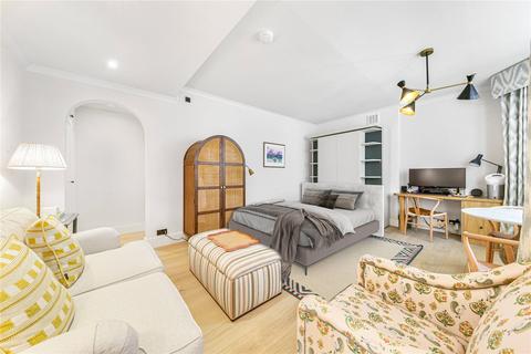 Studio to rent, Hornton Street, Kensington, London, W8