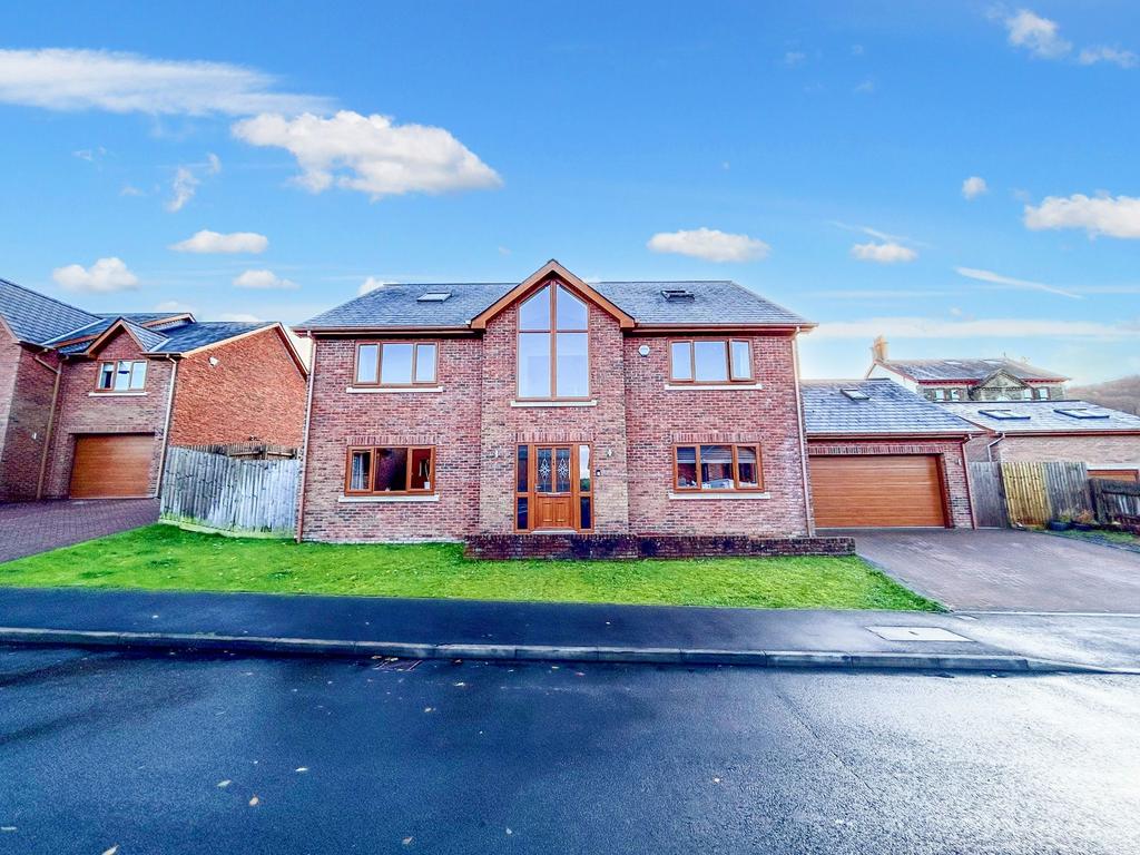 Rhiw Franc Place, Abersychan, NP4 6 bed detached house for sale £425,000