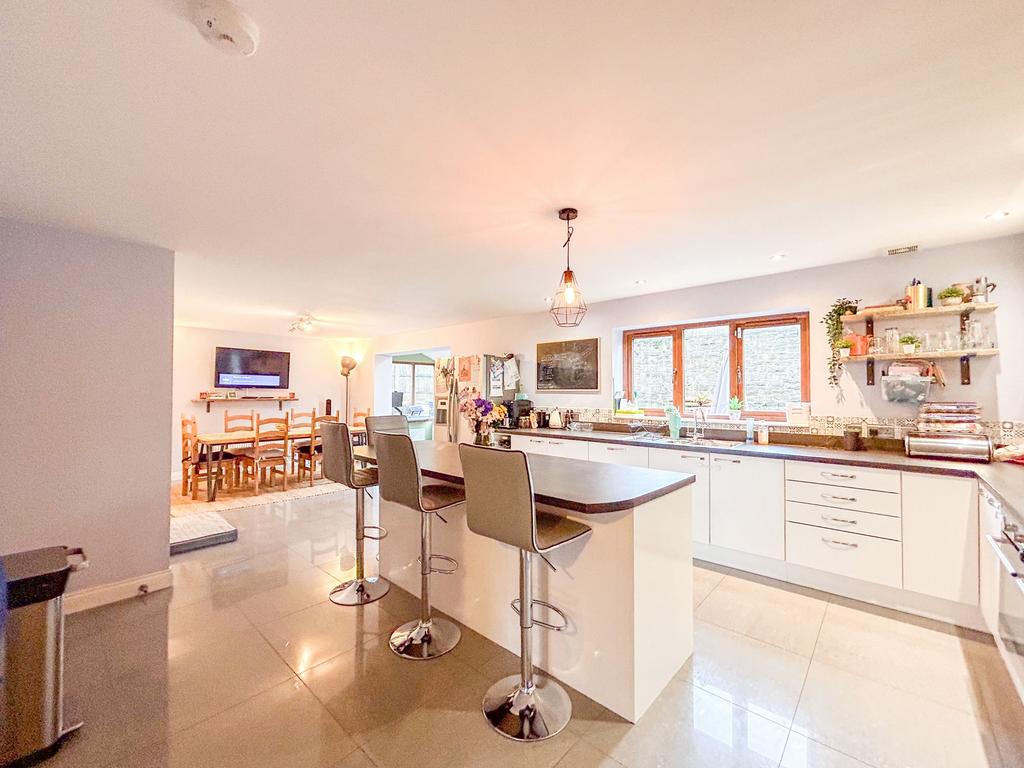 Rhiw Franc Place, Abersychan, NP4 6 bed detached house for sale £425,000